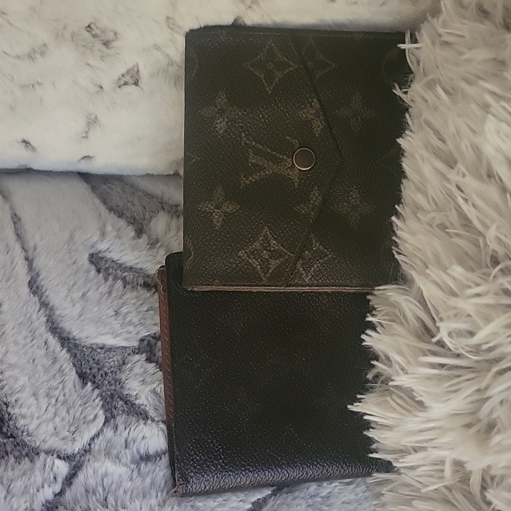 Bundle of 100% Louis Vuitton double snap bifold wallet & a bifold